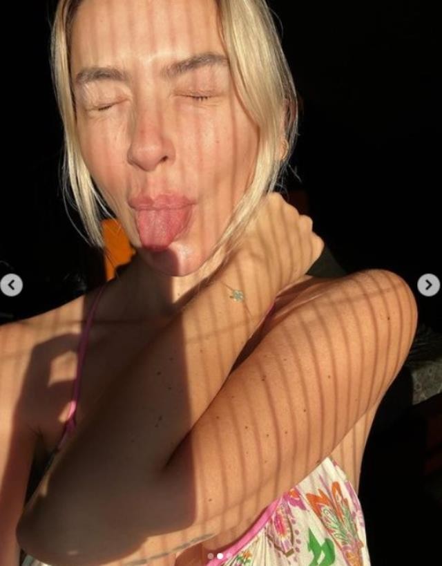 Adı azərbaycan əsilli iş adamı ilə hallananmüğənnidən açıq-saçıq fotolar